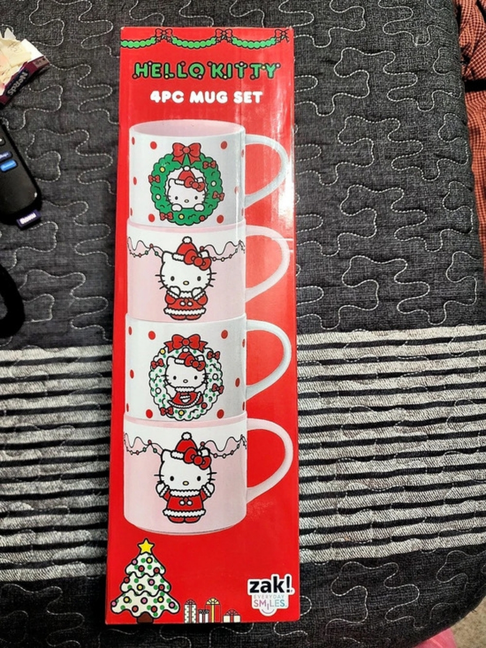 Zak Designs Hello Kitty Holiday 4-Piece Ceramic Mug Set Red & Pink